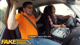 Fake Driving School Kristy Black vadul vezet és keményen kúr