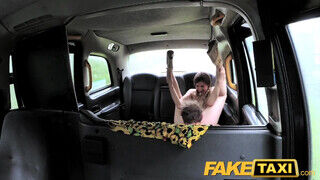 FakeTaxi cukker fiatal extra nagyméretű csöcsökkel
