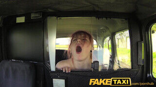 FakeTaxi - ártatlan pici tinédzser kishölgy és a vastag pöcs